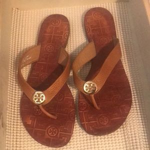 Tory Burch Thora Leather flip flop sandals tan Worn Twice size 9